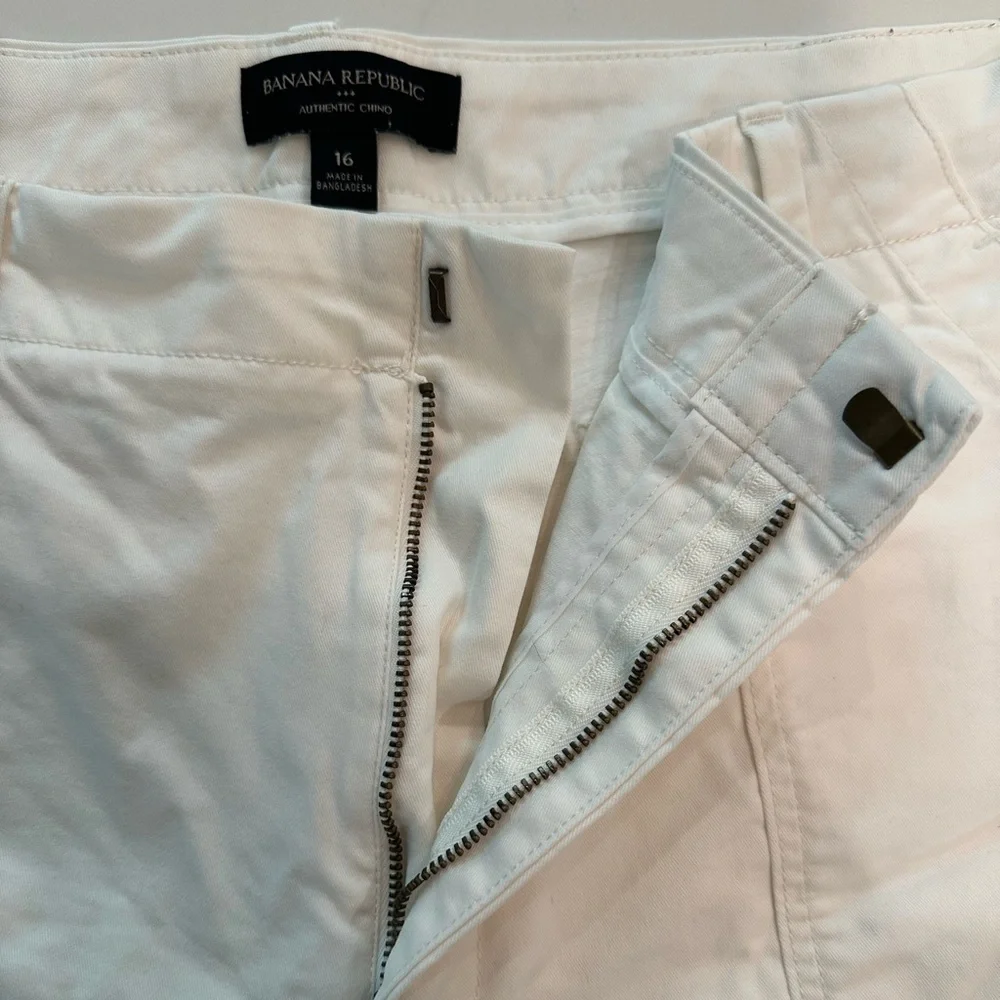 Banana Republic White Cargo Shorts